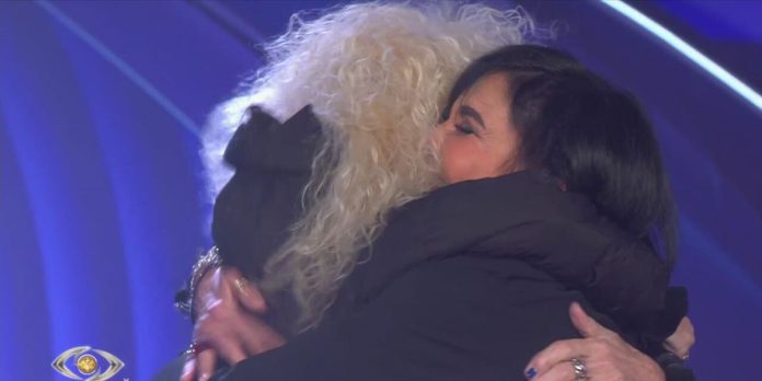 Grande Fratello 2023, la sorpresa di Rettore all’amica Fiordaliso | Video Mediaset Rettore e Fiordaliso al Grande Fratello 2023