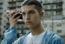 Chi era Adam Jendoubi? Giovane attore morto dopo giorni di rianimazione: carriera Adam Jendoubi copia