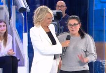 Amici 23, Nicholas in lacrime: una signora del pubblico attacca la Celentano | Video Witty Tv Amici 23 signora del pubblico contro Celentano