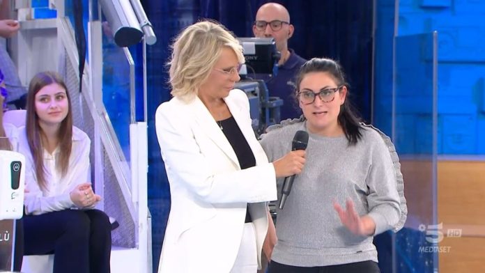 Amici 23, Nicholas in lacrime: una signora del pubblico attacca la Celentano | Video Witty Tv Amici 23 signora del pubblico contro Celentano