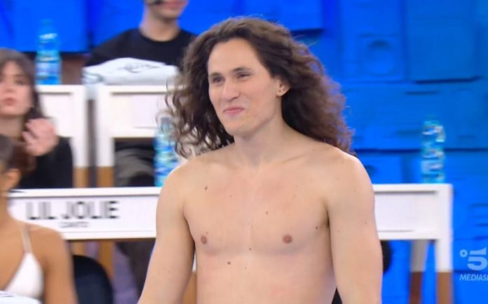 Amici 24, Sebastian fa strage di cuori? Ecco la nuova ammiratrice | Video Witty Tv Amici 24