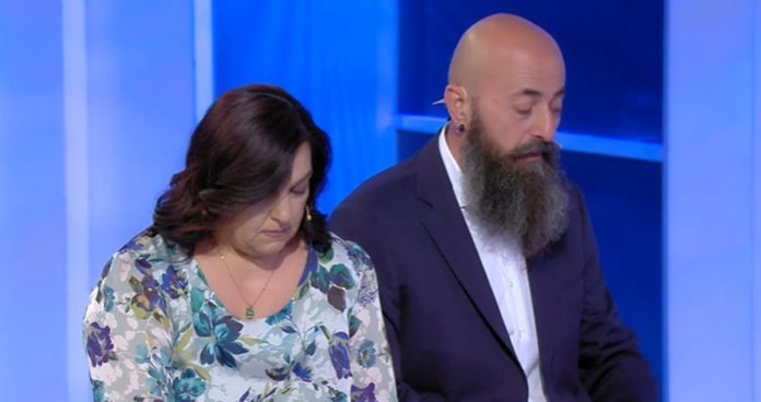C’è Posta per te 2024: Antonia e Giuseppe non vedono le figlie da 4 anni | Video Witty Tv C'é Posta per te 2024
