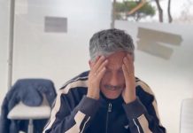 Fiorello canta “Napule è” di Pino Daniele senza microfono: esecuzione da brividi – VIDEO Fiorello