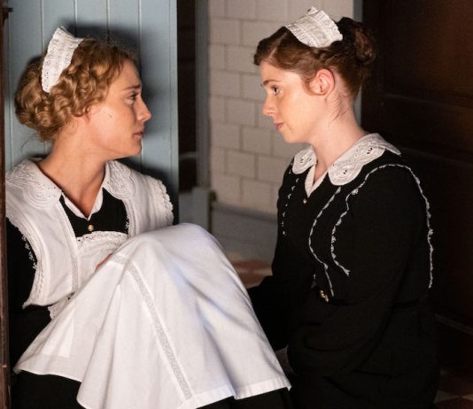 La Promessa, anticipazioni spagnole: Maria torna a lavorare alla tenuta La Promessa Jana parla con Maria