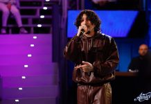 Random ad Amici 23 canta e regala piadine romagnole al posto del disco | Video Witty Tv Random ad Amici 23