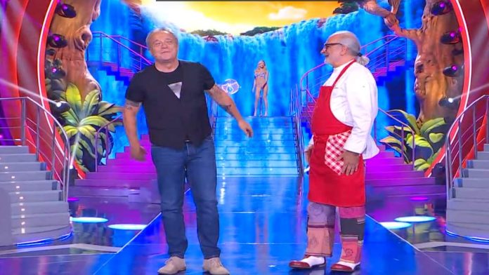 La sfilata intimo maschile e femminile di Trattorie e Stellati a Ciao Darwin 2024: il Defilè di Amendola e Luotto | Video Mediaset Amendola e Luotto a Ciao Darwin sfilata