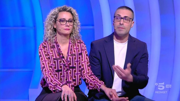 C’è Posta per te 2024: Fabio chiude la busta in faccia alla mamma e alle sorelle | Video Witty Tv C'è Posta per te 2024 Fabio