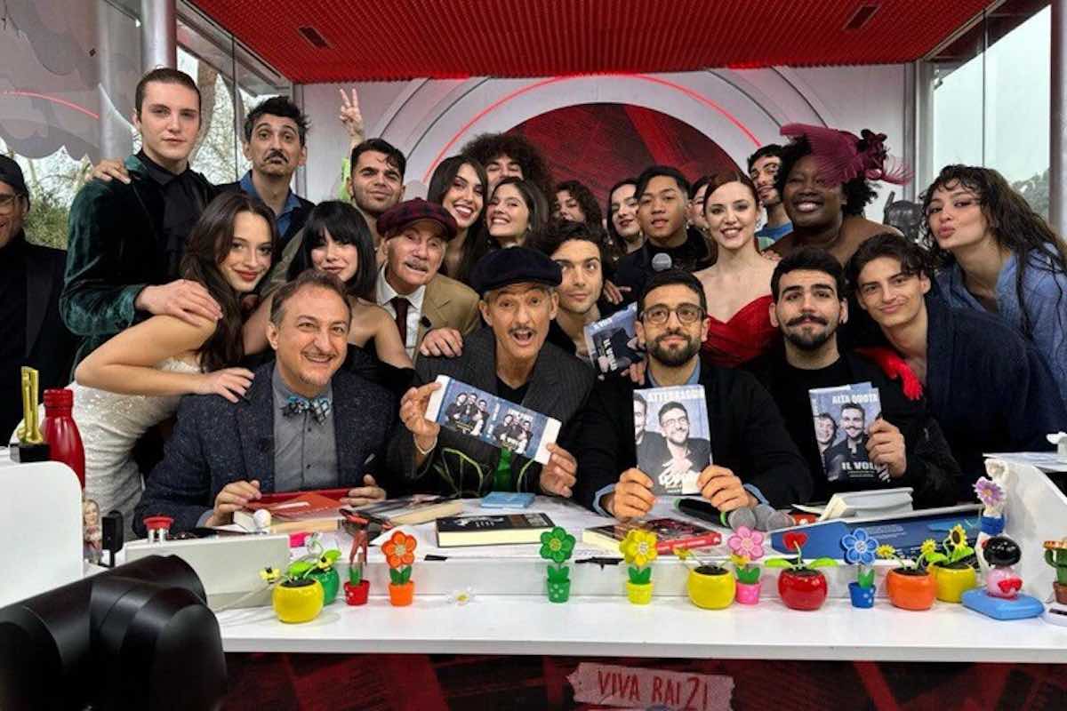 Fiorello a Viva Rai2 sui David di Donatello: “in anteprima la scaletta: Paola Cortellesi sale sul palco per ritirare la statuetta… Titoli di coda”