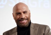 Sanremo 2024, Amadeus annuncia: “John Travolta ospite al Festival”. Per l’attore non è la prima volta Sanremo 2024 John Travolta