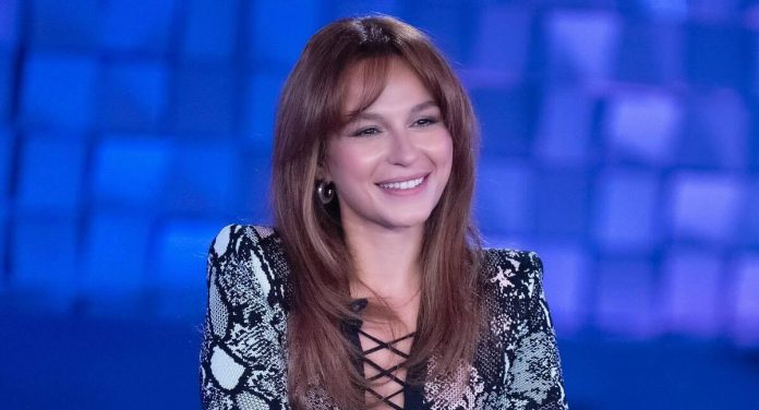 Selin Yeninci a Verissimo: “Mi sono ispirata a mia nonna” | Video Mediaset Selin Yeninci a Verissimo