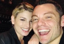 Emma Marrone emoziona con il medley di Tiziano Ferro, lui: “Gesto epocale, uno dei più belli della mia vita” Emma Marrone e Tiziano Ferro
