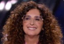 Teresa Mannino approda sul Nove con le sue commedie teatrali ‘Terribilmente divagante’ e ‘Sento la terra girare’: quando in tv e di cosa parla Teresa Mannino a Sanremo 2024
