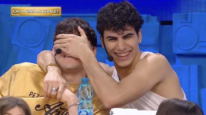 Amici 23, Petit geloso di Marisol che tocca Nicholas: le parole di Emma | Video Witty Tv Amici 23 Petit geloso