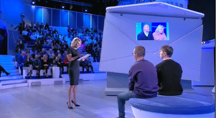 C’è Posta per te 2024: Daniele, con Francesca, cerca di riabbracciare i figli | Video Witty Tv C'è Posta per te