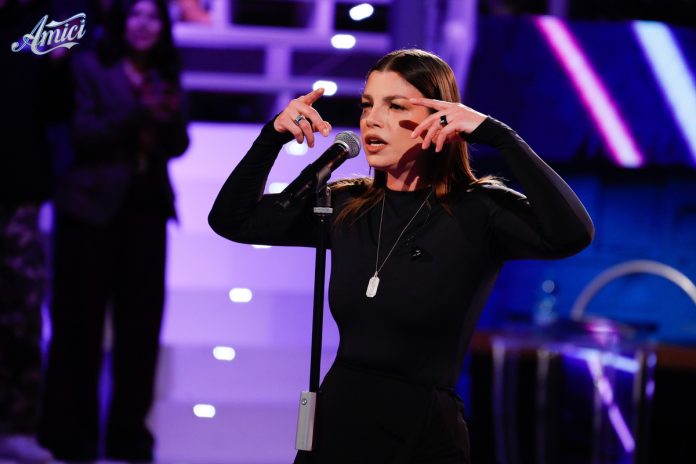 Emma Marrone ad Amici 23 canta Apnea: pubblico in delirio | Video Witty Tv Emma Marrone ad Amici 23