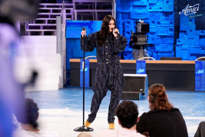 Gaia ad Amici 23: i consigli per i nuovi concorrenti e le esibizioni | Video Witty Tv Gaia ad Amici 23