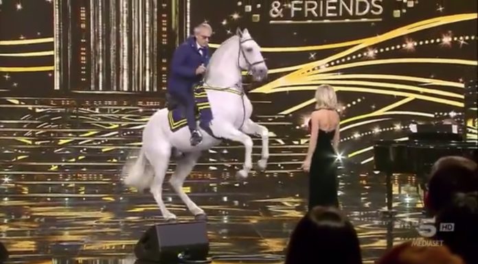 Michelle Impossible & Friends 2024: Andrea Bocelli arriva a cavallo e incanta il pubblico con la sua voce – Video Mediaset