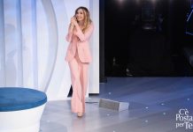 Ascolti tv, sabato 2 marzo 2024: Rischiatutto 70 (18.4%), C’è posta per te (30.1%) | Dati Auditel Lorella Cuccarini