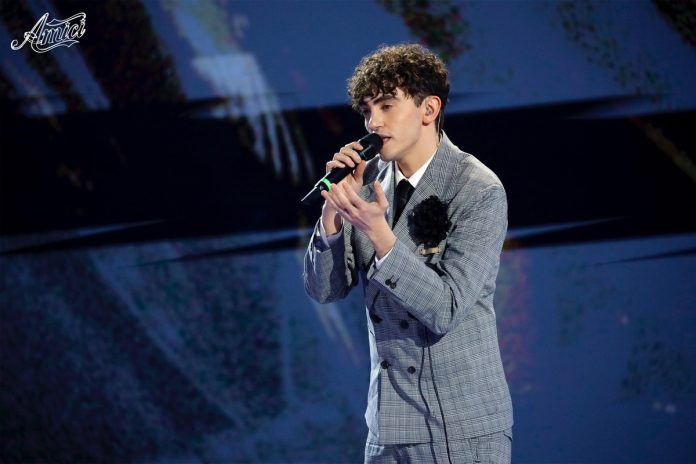 Michele Bravi ad Amici 23 canta Malumore francese: l’esibizione | Video Witty Tv Michele Bravi a Verissimo