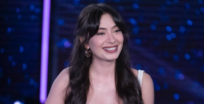 Neslihan Atagül a Verissimo: “Ho rotto tutti i caschi di mio marito” | Video Mediaset Neslihan Atagül a Verissimo