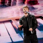 Holden canta