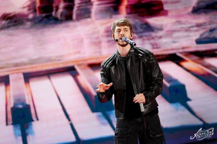 Holden canta Dimmi che non è un addio alla Semifinale di Amici 23 del 12 maggio | video Witty Tv Holden canta