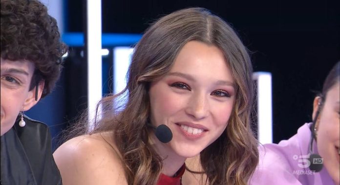 Amici 23, Sarah canta Sexy amore magica: l’esibizione | Video Witty Tv Amici 23 Sarah