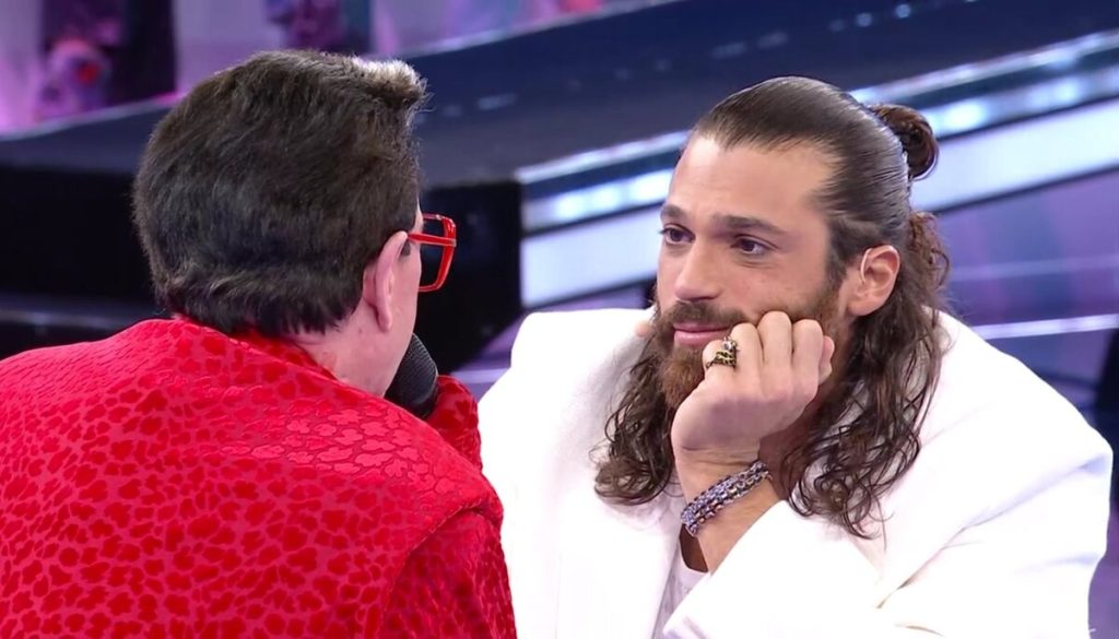 Can Yaman ad Amici 23