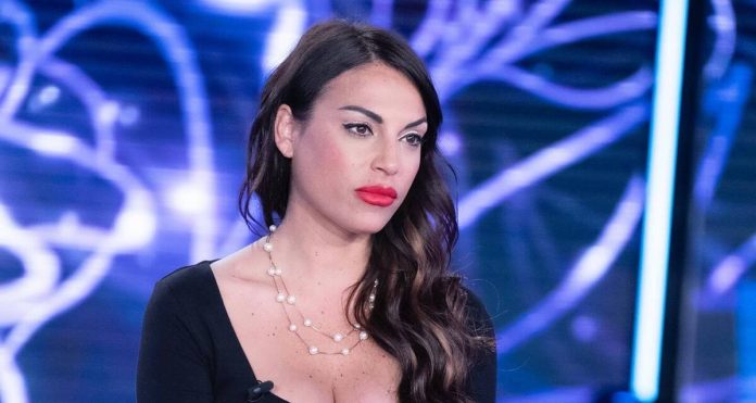 Francesca De Andrè a Verissimo: “Io porto i segni sul mio corpo” | Video Mediaset Francesca De André a Verissimo