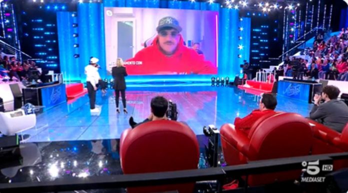 Francesco Cicchella ad Amici 23: Geolier incontra il vero Geolier | Video Witty Tv Francesco Cicchella ad Amici 23