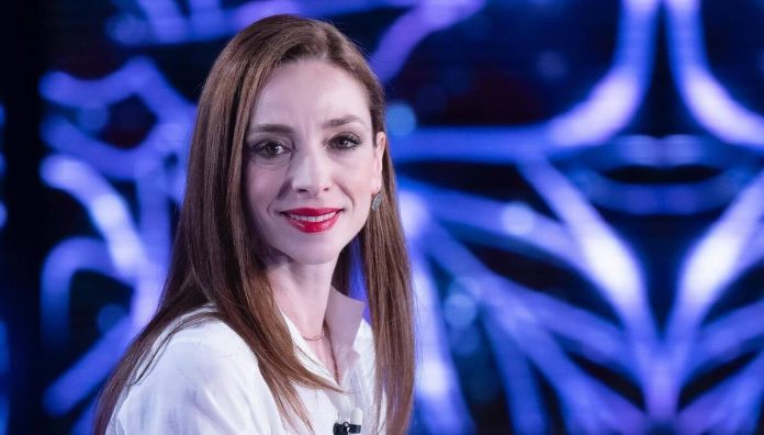 Anbeta e Alessandro a Verissimo: la loro storia d’amore | Video Mediaset Anbeta Toromani a Verissimo