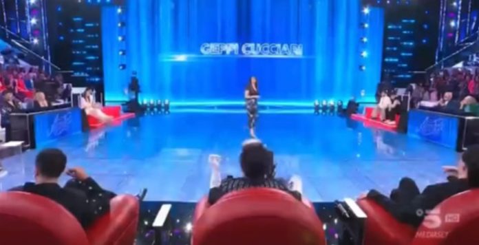Geppi Cucciari ad Amici 23: Maria De Filippi nuovo ufficio di collocamento | Video Witty Tv Geppi Cucciari ad Amici 23
