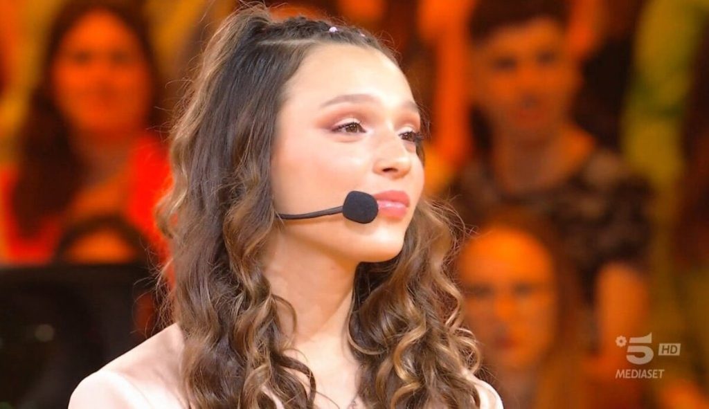 Sarah canta Sexy Magica