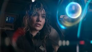 Atlas, la recensione (no spoiler) del film Netflix con Jennifer Lopez