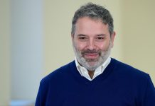 “Come è umano lui”, intervista esclusiva ad Enzo Paci: “Grazie a Paolo Villaggio ho capito che nella vita bisogna essere un po’ folli” enzo paci