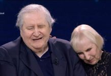 Vincenzo Mollica riceve il Premio David Speciale di Donatello: “viva il cinema. Lo dedico a mia moglie, mia figlia e Lello Bersani” Vincenzo Mollica ai David 2024