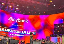 Successo per Radio Italia Live a Napoli: tre ore di musica in una Piazza del Plebiscito gremita Radio Italia Live a Napoli