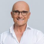 Alfonso Signorini si autosospende, arriva il comunicato stampa di Mediaset: “Abbiamo il dovere di tutelare la nostra reputazione” Alfonso Signorini