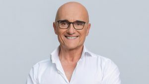 Alfonso Signorini si autosospende, arriva il comunicato stampa di Mediaset: