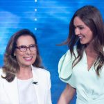 Cesara Buonamici a Verissimo: il lato ironico della giornalista | Video Mediaset Cesara Buonamici a Verissimo