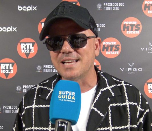 Gigi D’Alessio al Power Hits Estate di RTL 102.5: “Geolier ha le carte per non essere erede di nessuno. Orgoglioso del suo successo” – Intervista Video Gigi D'Alessio