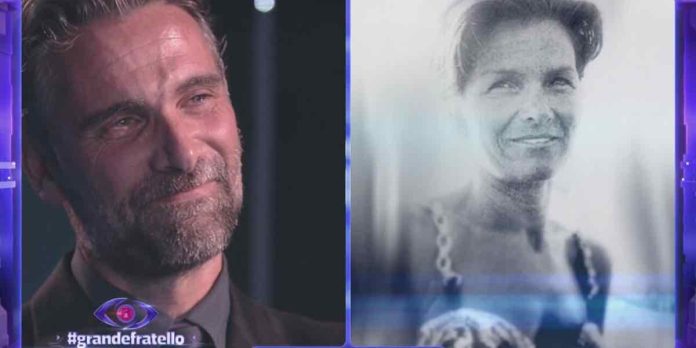 Grande Fratello 2024, Luca Calvani ricorda la madre e i genitori scomparsi: “sono figlio di un amore grande” | Video Mediaset Luca Calvani al Grande Fratello 2024