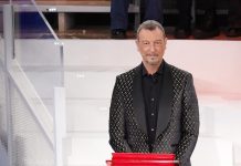 Amadeus ad Amici 24: l’ingresso in studio e le parole di Maria De Filippi | Video Witty Tv Amadeus ad Amici 24: