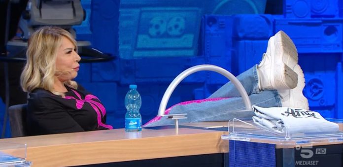 Amici 24, Anna Pettinelli contro Zerbi e la Cuccarini per Niccolò | Video Witty Tv Anna 24 Anna Pettinelli