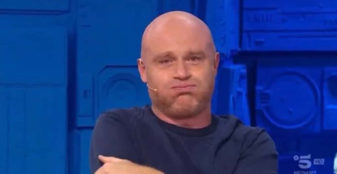 Amici 24, Rudy Zerbi si commuove per l’esibizione di Vybes su Blu Celeste | Video Witty Tv Amici 24 Rudy Zerbi si commuove