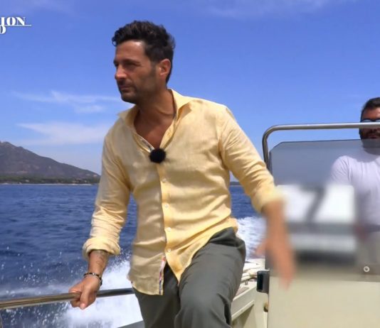 Filippo Bisciglia rincorre Mirco Rossi, in barca con la single Giulia, a bordo di un motoscafo – Video Witty TV Filippo Bisciglia