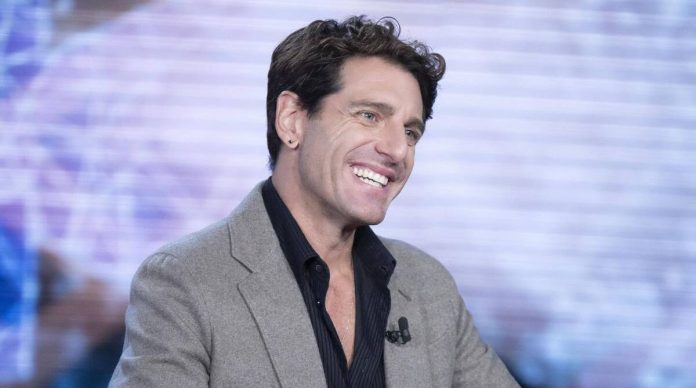 Giampaolo Morelli a Verissimo: “Quello che pensavo fosse mio padre, in realtà non lo era” | Video Mediaset Giampaolo Morelli a Verissimo