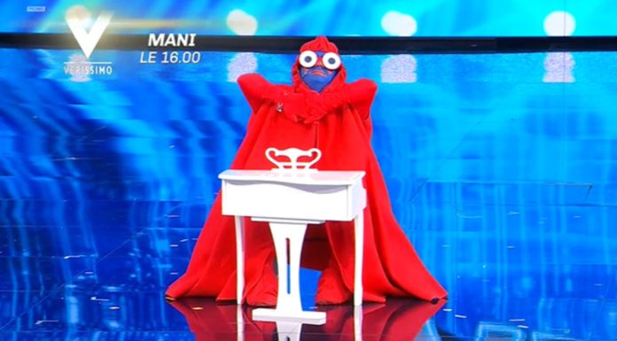 Giovannino a Tu si que vales 2024: serenata per Sabrina Ferilli al piano | Video Witty Tv Giovannino a Tu si que vales