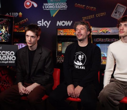 “Hanno ucciso l’Uomo Ragno – La leggendaria storia degli 883”: Intervista a Sydney Sibilia, Elia Nuzzolo e Matteo Oscar Giuggioli Hanno ucciso lUomo Ragno - La leggendaria storia degli 883