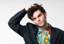 Davide Calgaro è “Cisco” nella serie sugli 883: “Con il vero Cisco condivido molte cose. L’etichetta di comico spesso è difficile da togliere, sogno un ruolo drammatico” – Intervista davide calgaro